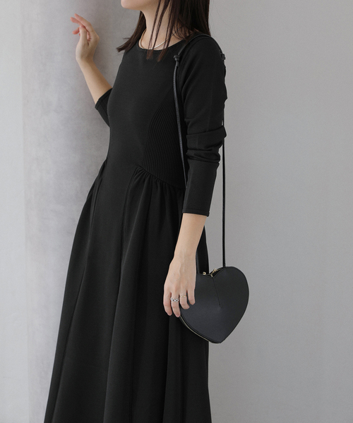 La TOTALITE(ラトータリテ)の「フィットフレアニットワンピース(ワンピース・レディース・ブラック/ボルドー/グリーン・FREE)」の21枚目の写真