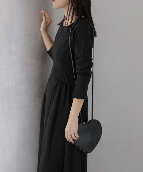 La TOTALITE(ラトータリテ)の「フィットフレアニットワンピース(ワンピース・レディース・ブラック/ボルドー/グリーン・FREE)」の22枚目の写真