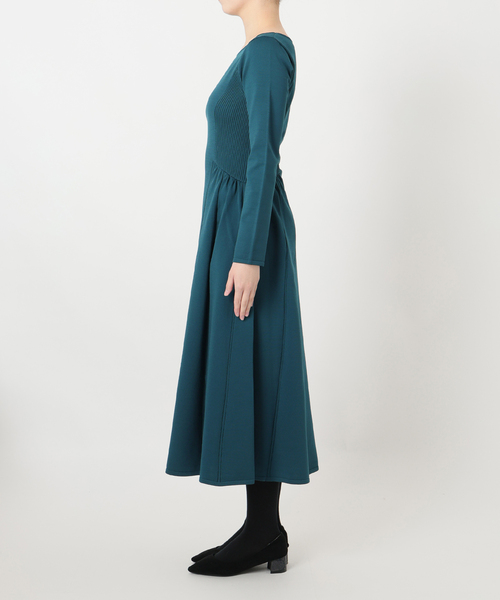 La TOTALITE(ラトータリテ)の「フィットフレアニットワンピース(ワンピース・レディース・ブラック/ボルドー/グリーン・FREE)」の5枚目の写真