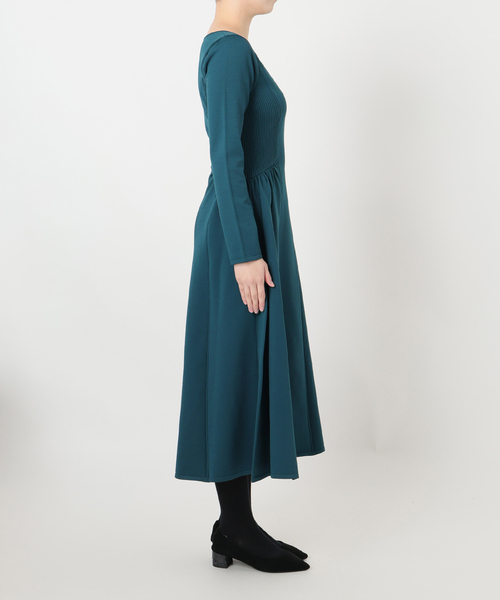 La TOTALITE(ラトータリテ)の「フィットフレアニットワンピース(ワンピース・レディース・ブラック/ボルドー/グリーン・FREE)」の7枚目の写真