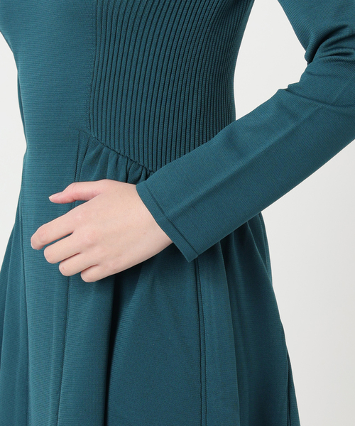 La TOTALITE(ラトータリテ)の「フィットフレアニットワンピース(ワンピース・レディース・ブラック/ボルドー/グリーン・FREE)」の9枚目の写真