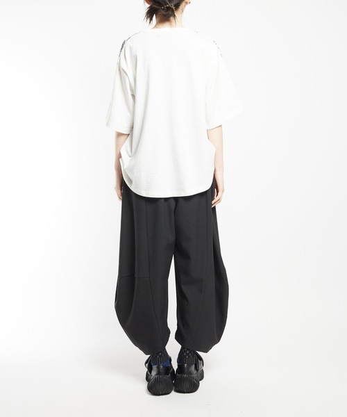 gomme(ゴム)の「パルテノンサイドタックT(Tシャツ/カットソー・レディース・グレー/ブラック/ホワイト・MEDIUM)」の9枚目の写真