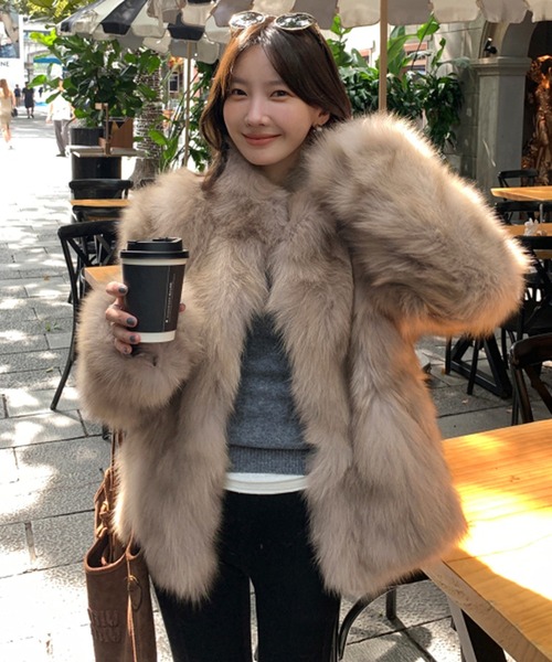 LAFFMO（ラフモ）の「フェイクファーコート（その他アウター・レディース・ホワイト/モカ/ベージュ/グレー/ブラック・F）」の4枚目の写真