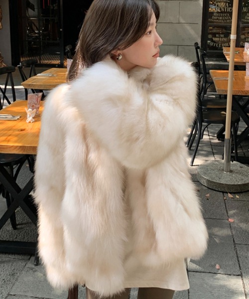 LAFFMO（ラフモ）の「フェイクファーコート（その他アウター・レディース・ホワイト/モカ/ベージュ/グレー/ブラック・F）」の11枚目の写真