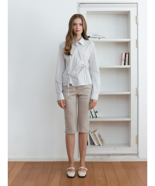 SLIT RIVET CAPRI PANTS (BEIGE)