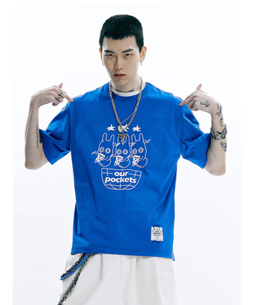 OURPOCKETS（アワーポケッツ）の「グリッドピザマン×アワーポケットシャツ別コラボTシャツ（ブルー）（Tシャツ/カットソー・レディース・ブルー・MEDIUM/X-LARGE）」の4枚目の写真