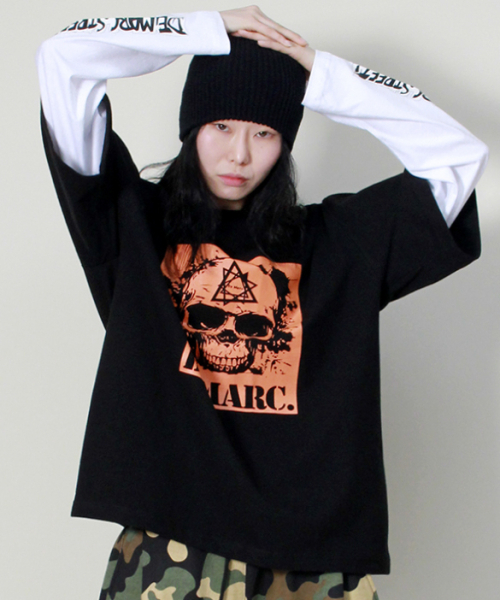DEMARC(ドゥマーク)の「スカルストリートグラフィックダブルスリーブTシャツブラック(Tシャツ/カットソー・レディース・その他・MEDIUM/LARGE)」の1枚目の写真