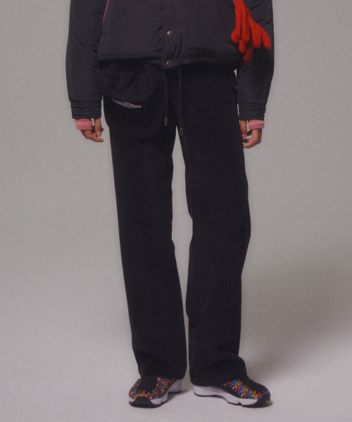 MENASOO(ミナス)の「Corduroy Straight Pants_Black(その他パンツ・レディース・ブラック・2/1)」の2枚目の写真