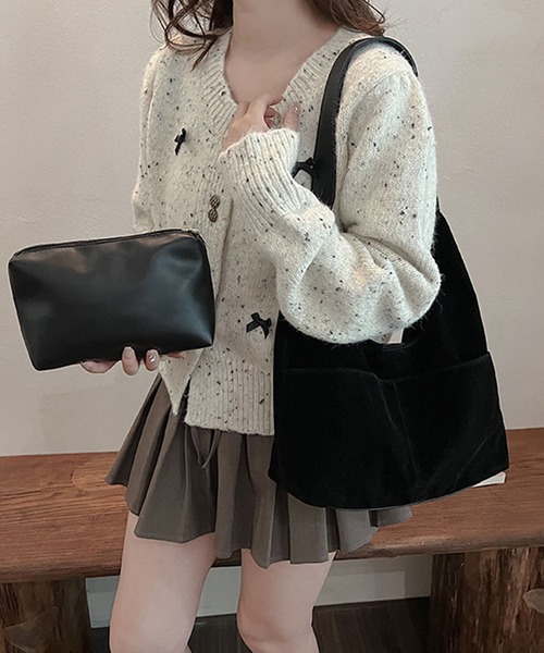 folka(フォルカ)の「11D63-NK スエードライク 2WAY ダブルポケットワンショルダー ポーチ付(ショルダーバッグ・レディース・ブラック/ブラウン・ONESIZE)」の8枚目の写真