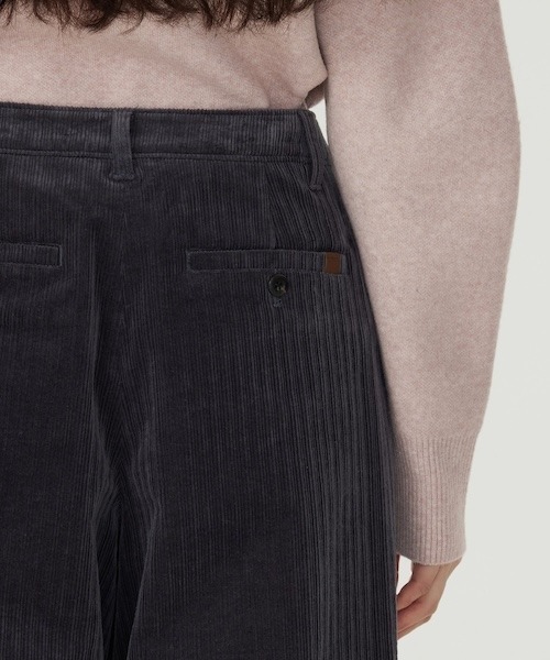 COVERNAT(カバーナット)の「WOMAN CORDUROY PINTUCK PANTS(その他パンツ・レディース・チャコール/ベージュ/アイボリー・MEDIUM/SMALL)」の15枚目の写真