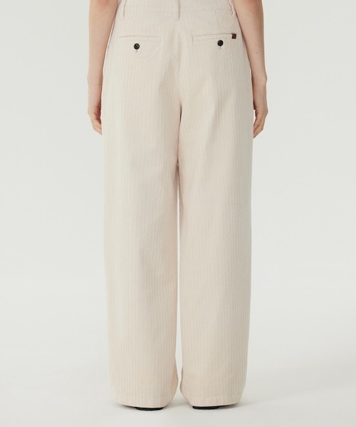 COVERNAT(カバーナット)の「WOMAN CORDUROY PINTUCK PANTS(その他パンツ・レディース・チャコール/ベージュ/アイボリー・MEDIUM/SMALL)」の8枚目の写真