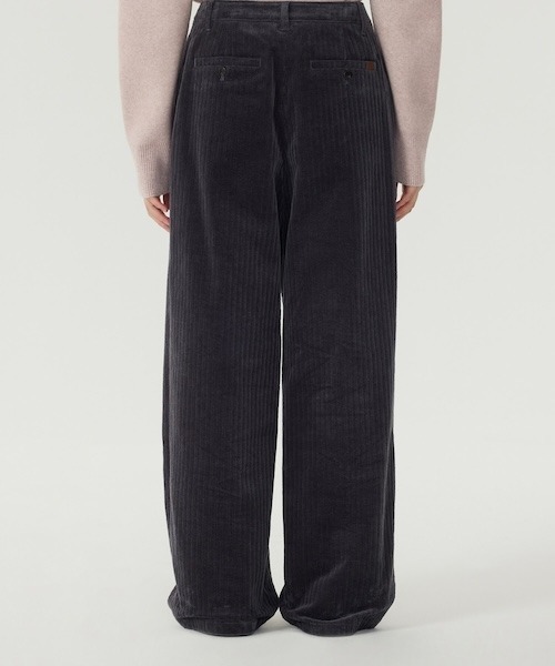 COVERNAT(カバーナット)の「WOMAN CORDUROY PINTUCK PANTS(その他パンツ・レディース・チャコール/ベージュ/アイボリー・MEDIUM/SMALL)」の14枚目の写真