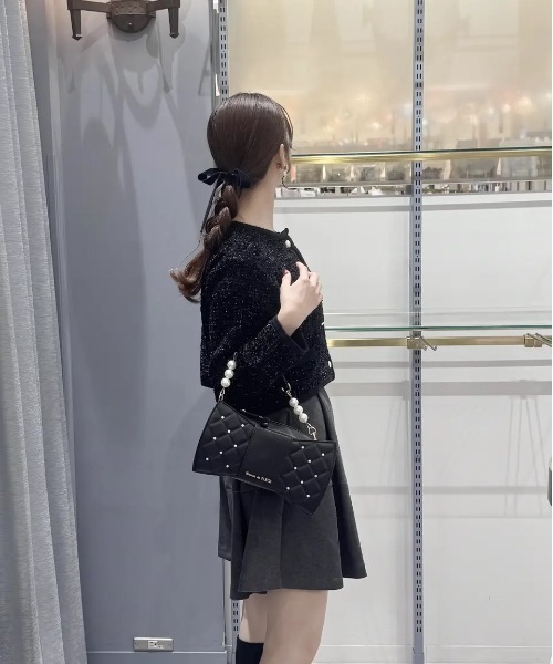 Maison de FLEUR(メゾンドフルール)の「パールリボンバッグ(ハンドバッグ・レディース・ブラック/ピンク・FREE)」の5枚目の写真