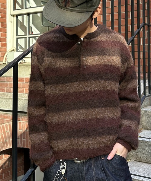 kutir(クティール)の「HENLEY NECK SILVER BUTTON BORDER KNIT/ヘンリーネックシルバーボタンボーダーニット(ニット/セーター・メンズ・ブラック/ボルドー/ブラウン・MEDIUM/LARGE)」の2枚目の写真