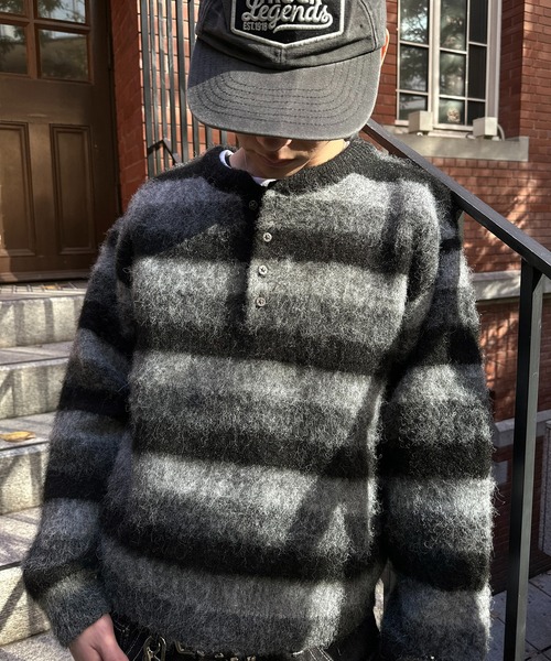kutir(クティール)の「HENLEY NECK SILVER BUTTON BORDER KNIT/ヘンリーネックシルバーボタンボーダーニット(ニット/セーター・メンズ・ブラック/ボルドー/ブラウン・MEDIUM/LARGE)」の4枚目の写真