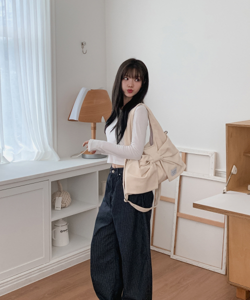 ATIL STUDIO（アチルスタジオ）の「コーデュロイデュイリボンホーボーショルダー＆クロスバッグ _ [アイボリー]（ショルダーバッグ・レディース・その他・FREE）」の5枚目の写真