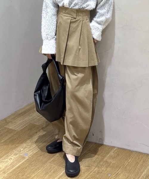 STYLEMIXER(スタイルミキサー)の「タックワイドミニスカート(スカート・レディース・ベージュ/ネイビー・MEDIUM/SMALL)」の2枚目の写真