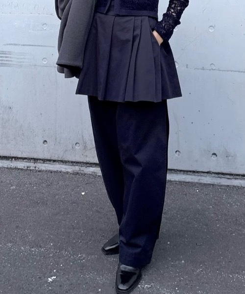 STYLEMIXER(スタイルミキサー)の「タックワイドミニスカート(スカート・レディース・ベージュ/ネイビー・MEDIUM/SMALL)」の1枚目の写真