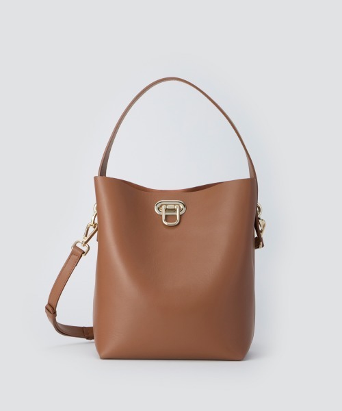 PELLICO(ペリーコ)の「ANELLI TURNLOCK GRANDE バッグ CAMEL(ショルダーバッグ・レディース・キャメル・FREE)」の1枚目の写真