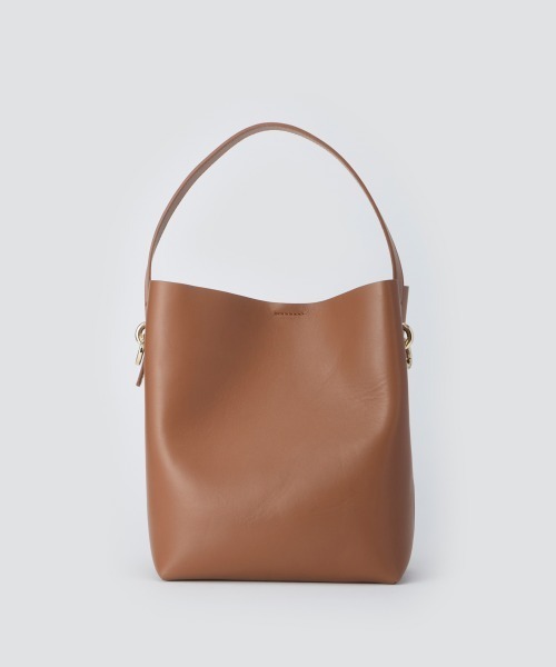 PELLICO(ペリーコ)の「ANELLI TURNLOCK GRANDE バッグ CAMEL(ショルダーバッグ・レディース・キャメル・FREE)」の3枚目の写真