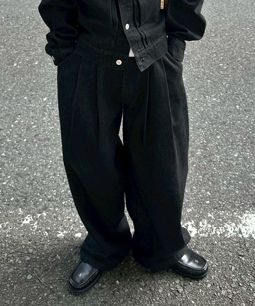UNDERSTATEMENTs(アンダーステイトメント)の「【ユニセックス】2タックワイドカーブデニムパンツ(デニムパンツ・メンズ・インディゴブルー/ブラック・SMALL/MEDIUM/LARGE)」の1枚目の写真