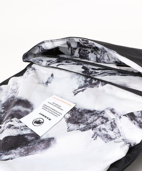 Mammut（マムート）の「【MAMMUT （マムート）】Xeron Messenger 8（ショルダーバッグ・メンズ・ブラック・FREE）」の2枚目の写真