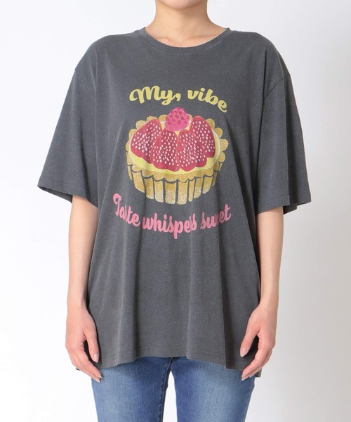 Three Four Time（ｽﾘｰﾌｫｰﾀｲﾑ）の「イチゴタルト柄Tシャツ（Tシャツ/カットソー・レディース・チャコールグレー・FREE）」の6枚目の写真