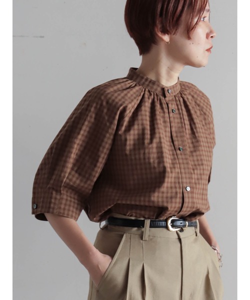 FIL DE FER(フィルデフェール)の「【予約】アソートミニチェック スタンドギャザーブラウス(シャツ/ブラウス・レディース・グレー/ブラウン・FREE)」の1枚目の写真