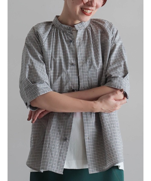FIL DE FER(フィルデフェール)の「【予約】アソートミニチェック スタンドギャザーブラウス(シャツ/ブラウス・レディース・グレー/ブラウン・FREE)」の2枚目の写真