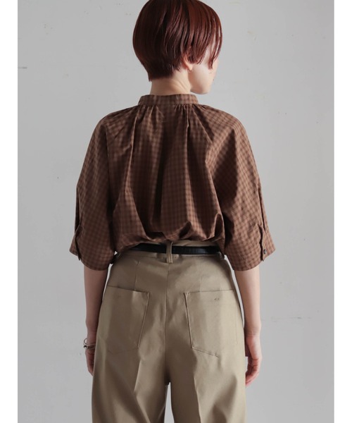 FIL DE FER(フィルデフェール)の「【予約】アソートミニチェック スタンドギャザーブラウス(シャツ/ブラウス・レディース・グレー/ブラウン・FREE)」の4枚目の写真