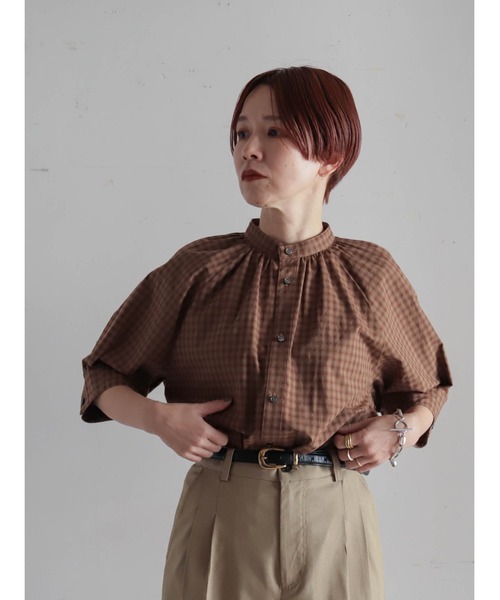 FIL DE FER(フィルデフェール)の「【予約】アソートミニチェック スタンドギャザーブラウス(シャツ/ブラウス・レディース・グレー/ブラウン・FREE)」の5枚目の写真