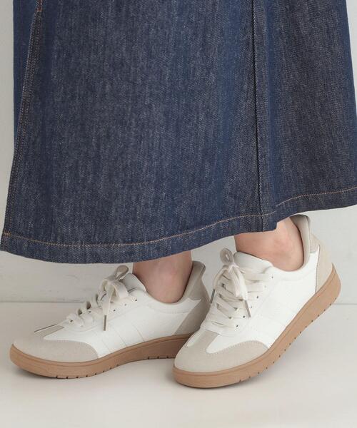 SHOO・LA・RUE（シューラルー）の「【シュッと履ける】シンプルスニーカー（スニーカー・レディース・シルバー/ブラック/アイボリー・45/35）」の4枚目の写真