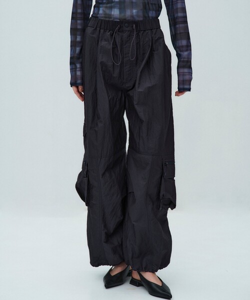 PUBLIC TOKYO（パブリックトウキョウ）の「【2026春新作・ZOZO先行予約受付中】AiRON イージーカーゴパンツ（カーゴパンツ・レディース・ネイビー/ブラウン/ホワイト・1/2）」の5枚目の写真