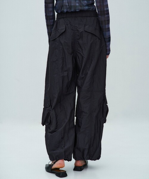 PUBLIC TOKYO（パブリックトウキョウ）の「【2026春新作・ZOZO先行予約受付中】AiRON イージーカーゴパンツ（カーゴパンツ・レディース・ネイビー/ブラウン/ホワイト・1/2）」の7枚目の写真