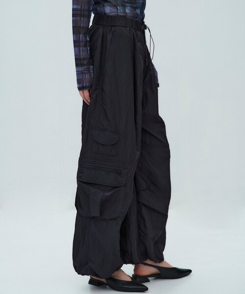 PUBLIC TOKYO（パブリックトウキョウ）の「【2026春新作・ZOZO先行予約受付中】AiRON イージーカーゴパンツ（カーゴパンツ・レディース・ネイビー/ブラウン/ホワイト・1/2）」の8枚目の写真