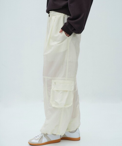 PUBLIC TOKYO（パブリックトウキョウ）の「【2026春新作・ZOZO先行予約受付中】AiRON イージーカーゴパンツ（カーゴパンツ・レディース・ネイビー/ブラウン/ホワイト・1/2）」の10枚目の写真