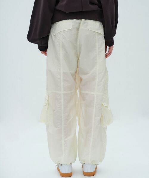 PUBLIC TOKYO（パブリックトウキョウ）の「【2026春新作・ZOZO先行予約受付中】AiRON イージーカーゴパンツ（カーゴパンツ・レディース・ネイビー/ブラウン/ホワイト・1/2）」の11枚目の写真