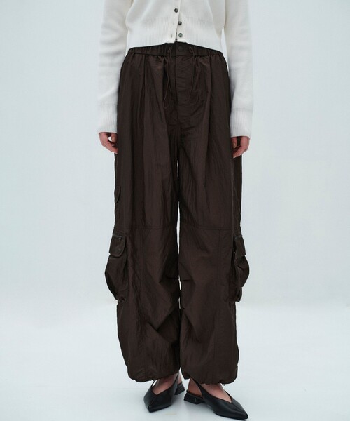 PUBLIC TOKYO（パブリックトウキョウ）の「【2026春新作・ZOZO先行予約受付中】AiRON イージーカーゴパンツ（カーゴパンツ・レディース・ネイビー/ブラウン/ホワイト・1/2）」の13枚目の写真