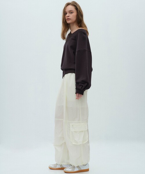 PUBLIC TOKYO（パブリックトウキョウ）の「【2026春新作・ZOZO先行予約受付中】AiRON イージーカーゴパンツ（カーゴパンツ・レディース・ネイビー/ブラウン/ホワイト・1/2）」の18枚目の写真