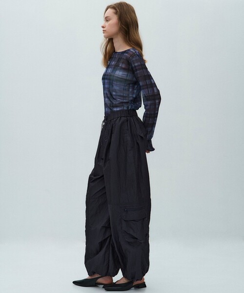 PUBLIC TOKYO（パブリックトウキョウ）の「【2026春新作・ZOZO先行予約受付中】AiRON イージーカーゴパンツ（カーゴパンツ・レディース・ネイビー/ブラウン/ホワイト・1/2）」の22枚目の写真