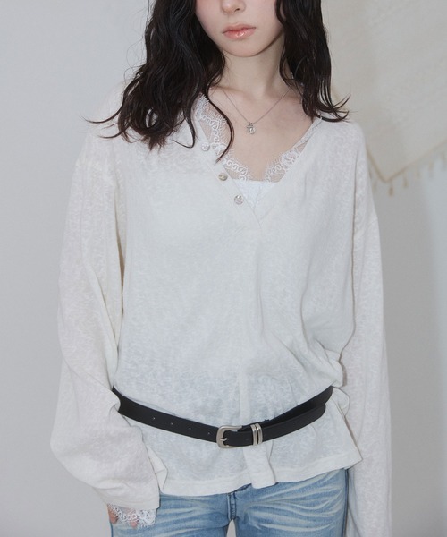 ENVYM(アンビー)の「レースシアーVネックトップス(Tシャツ/カットソー・レディース・ピンク/ホワイト/チャコールグレー・FREE)」の1枚目の写真