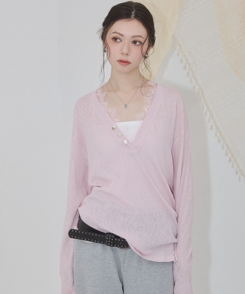 ENVYM(アンビー)の「レースシアーVネックトップス(Tシャツ/カットソー・レディース・ピンク/ホワイト/チャコールグレー・FREE)」の4枚目の写真