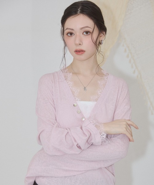 ENVYM(アンビー)の「レースシアーVネックトップス(Tシャツ/カットソー・レディース・ピンク/ホワイト/チャコールグレー・FREE)」の6枚目の写真