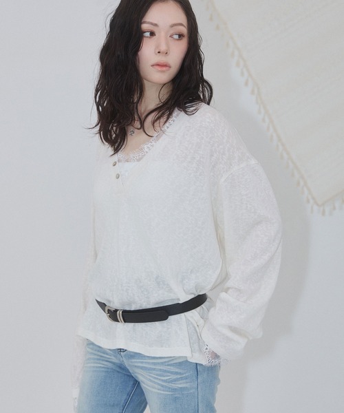 ENVYM(アンビー)の「レースシアーVネックトップス(Tシャツ/カットソー・レディース・ピンク/ホワイト/チャコールグレー・FREE)」の16枚目の写真