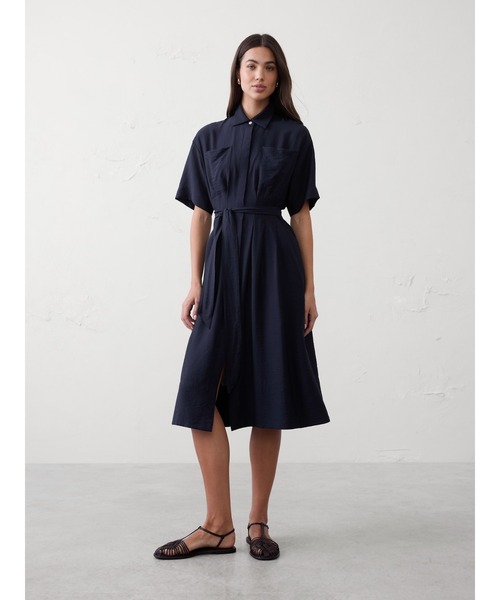 BANANA REPUBLIC FACTORY STORE(バナナリパブリック ファクトリーストア)の「BANANA REPUBLIC FACTORY STORE プリーツ ミディ シャツワンピース(ワンピース・レディース・グリーン/ネイビー/ホワイト×ネイビー・L/M/XS/S)」の3枚目の写真