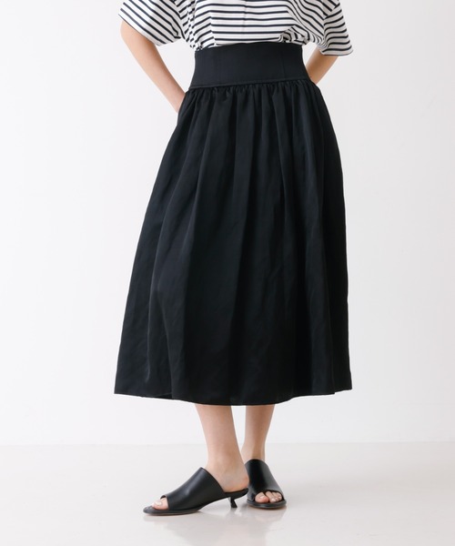 DESIGNWORKS(デザインワークス)の「サテンフレアスカート(スカート・レディース・ブラック・38)」の1枚目の写真