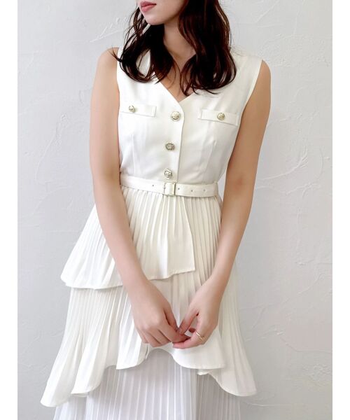 dazzlin（ダズリン）の「アシメプリーツジレワンピース（ワンピース・レディース・チャコールグレー/オフホワイト/インディゴブルー・MEDIUM/SMALL）」の4枚目の写真