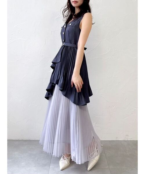 dazzlin（ダズリン）の「アシメプリーツジレワンピース（ワンピース・レディース・チャコールグレー/オフホワイト/インディゴブルー・MEDIUM/SMALL）」の11枚目の写真