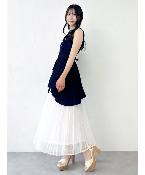 dazzlin（ダズリン）の「アシメプリーツジレワンピース（ワンピース・レディース・チャコールグレー/オフホワイト/インディゴブルー・MEDIUM/SMALL）」の17枚目の写真