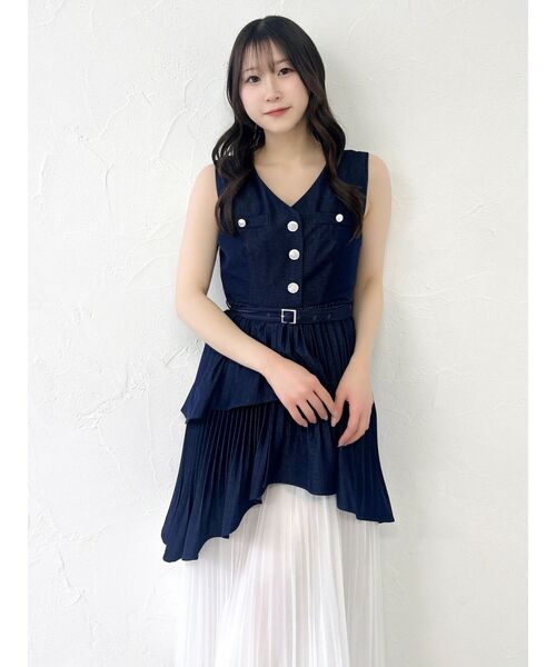 dazzlin（ダズリン）の「アシメプリーツジレワンピース（ワンピース・レディース・チャコールグレー/オフホワイト/インディゴブルー・MEDIUM/SMALL）」の22枚目の写真